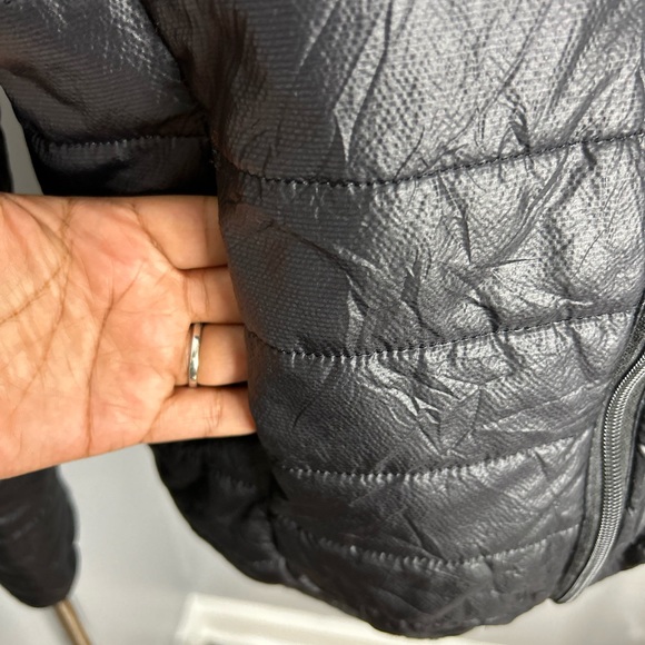 North Face Lightweight Hooded Puffed Jacket - Picture 5 of 7